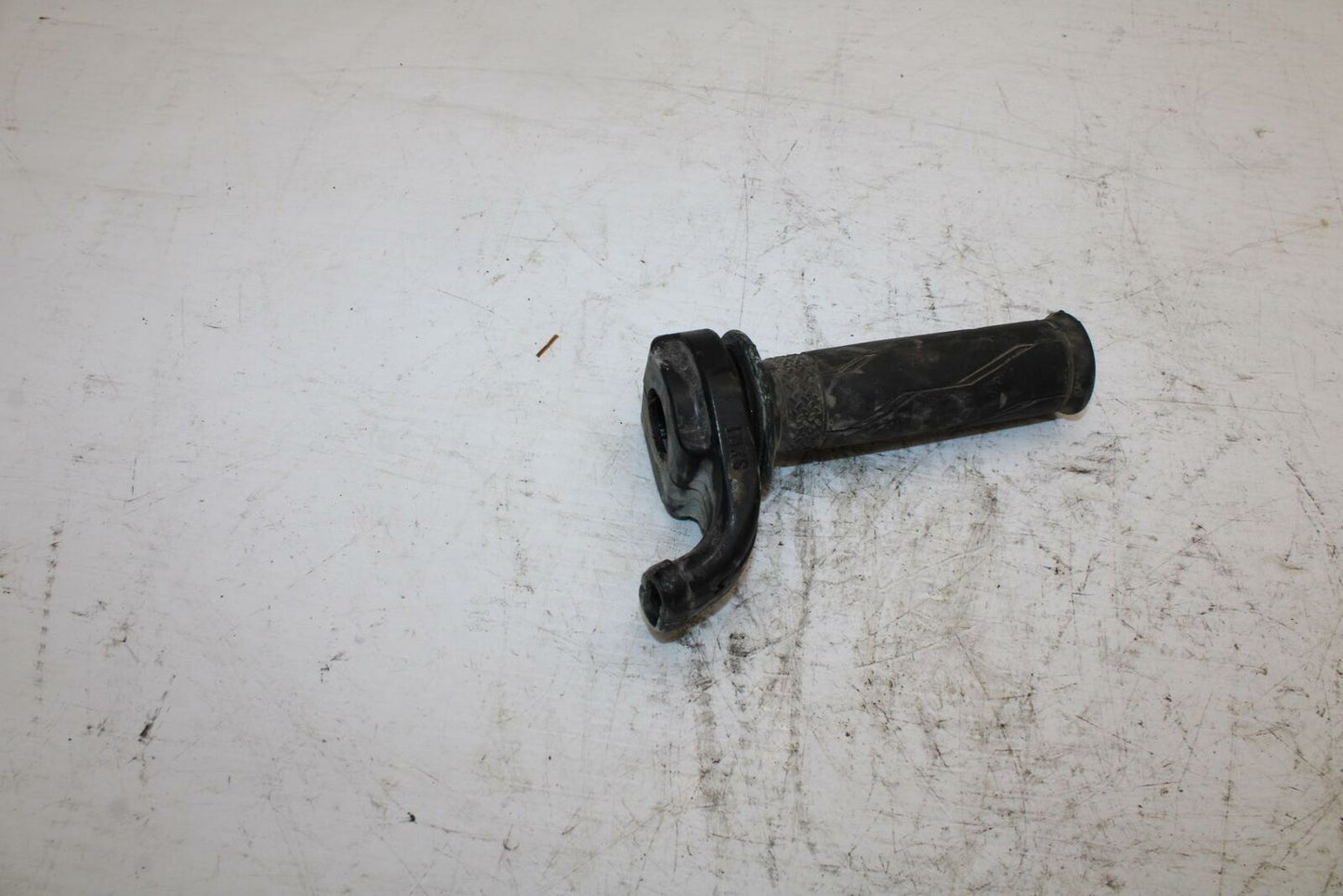 08-17 YAMAHA YZF R6 THROTTLE CABLE LINE HOUSING GUIDE BB354