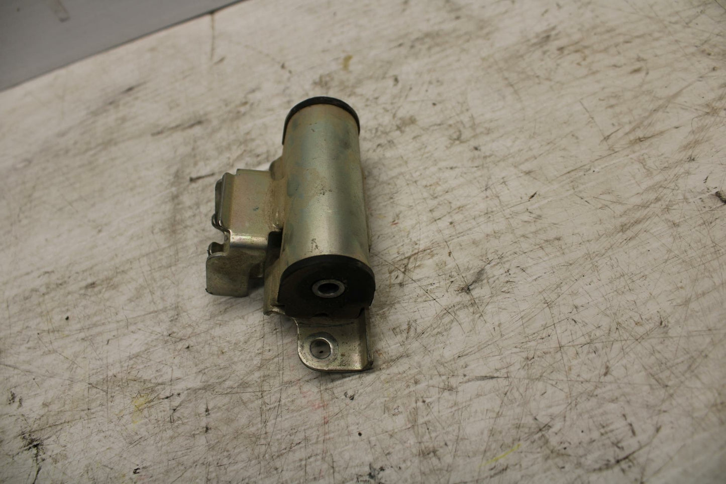09 YAMAHA FZ6 GAS TANK FUEL CELL PETROL RESERVOIR BRACKET MOUNT BB295