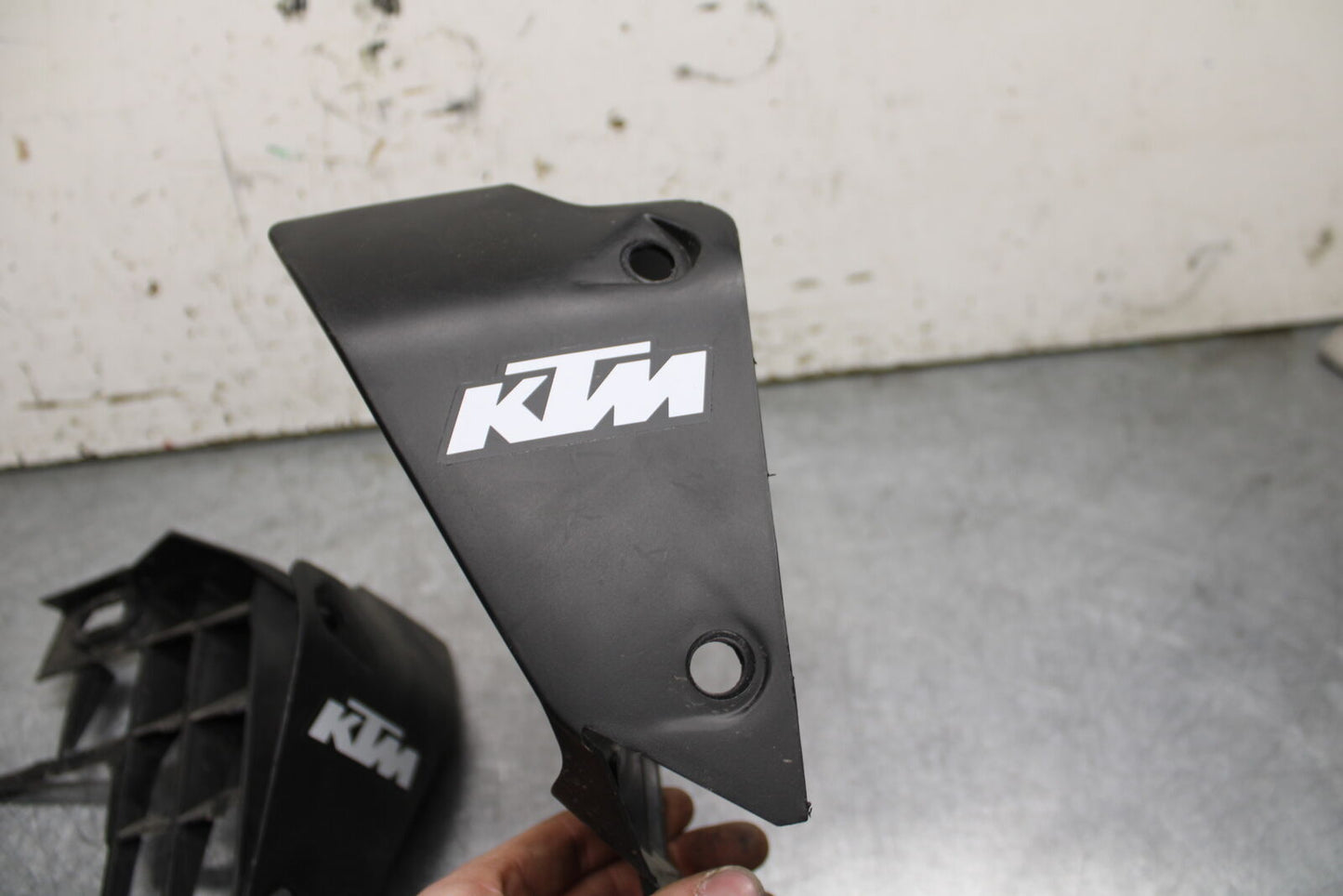 17-24 KTM 390 DUKE ENGINE RADIATOR RADIATER COVER GUARD SET PAIR BB734