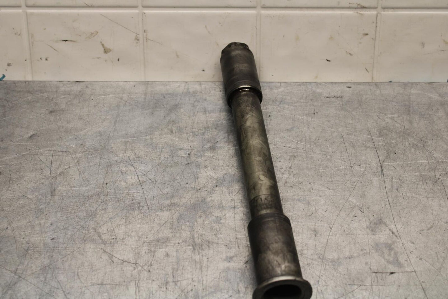 1999 Suzuki GSXR600 FRONT WHEEL RIM AXLE PIVOT BOLT BB580