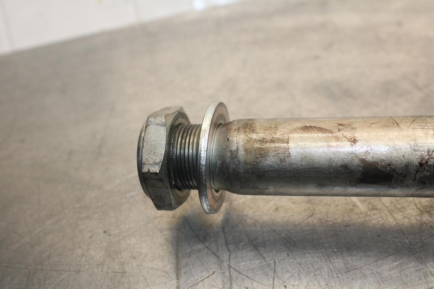 20 SUZUKI GSXR 1000 REAR AXLE BACK WHEEL RIM PIVOT BOLT AXEL BB597