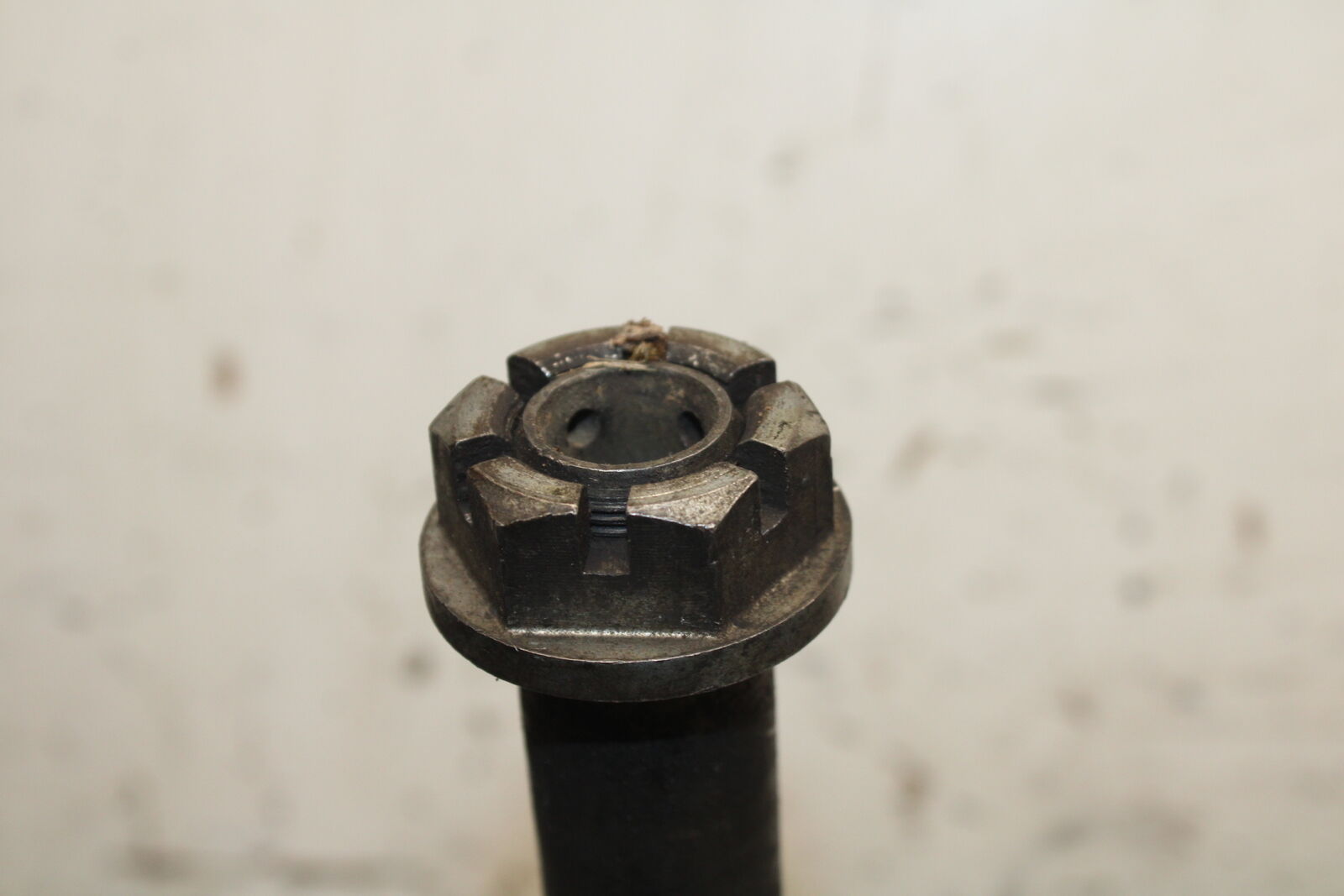 01-02 SUZUKI GSXR1000 REAR AXLE BACK WHEEL RIM PIVOT BOLT AXEL BB113