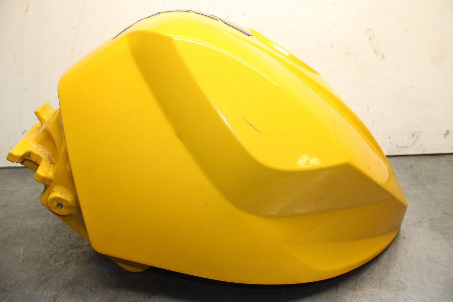 03-04 TRIUMPH DAYTONA 600 GAS TANK FUEL CELL PETROL RESERVOIR BB745