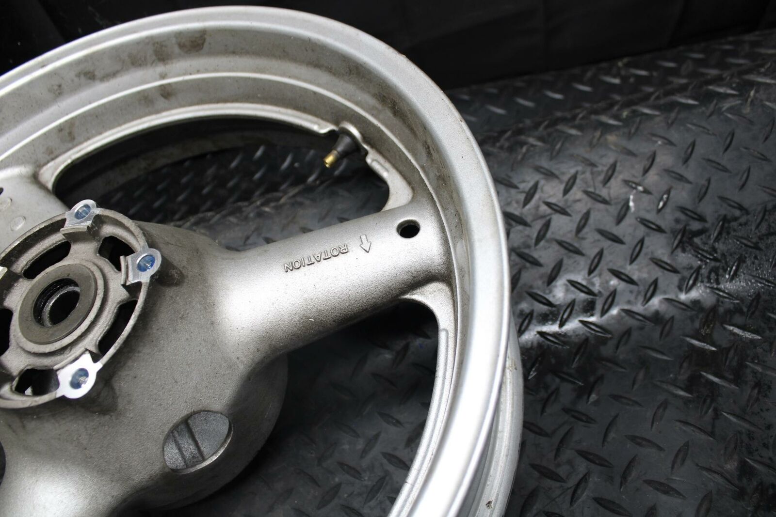 03 SUZUKI SV650S REAR WHEEL BACK RIM 64111-08F10-Y6G BB219