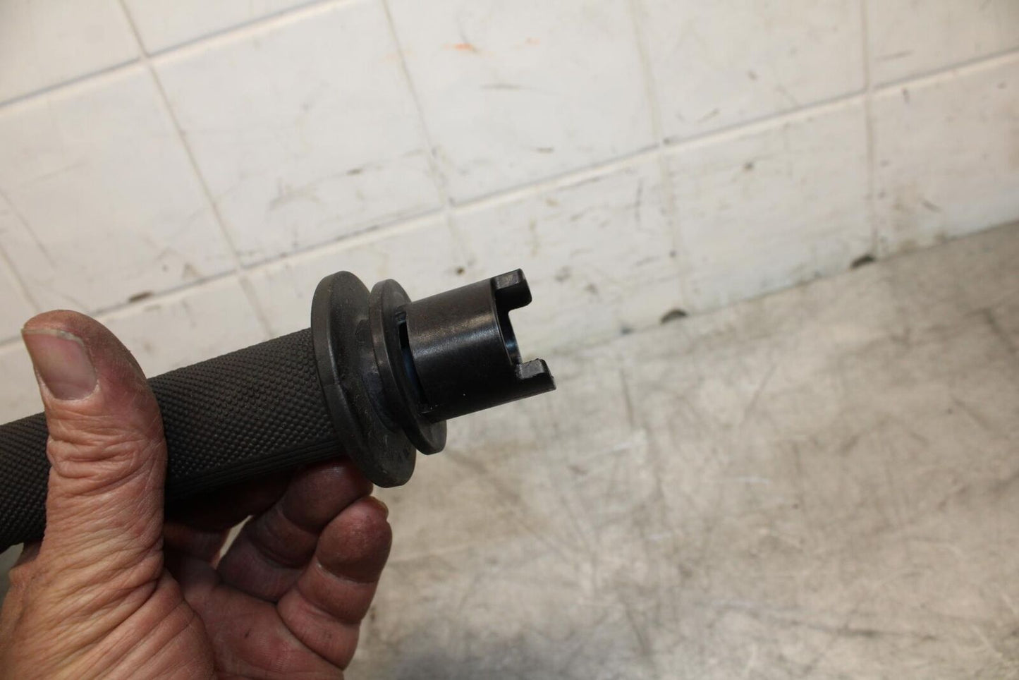 21 HUSQVARNA VITPILEN 401 RIGHT THROTTLE GRIP BB467