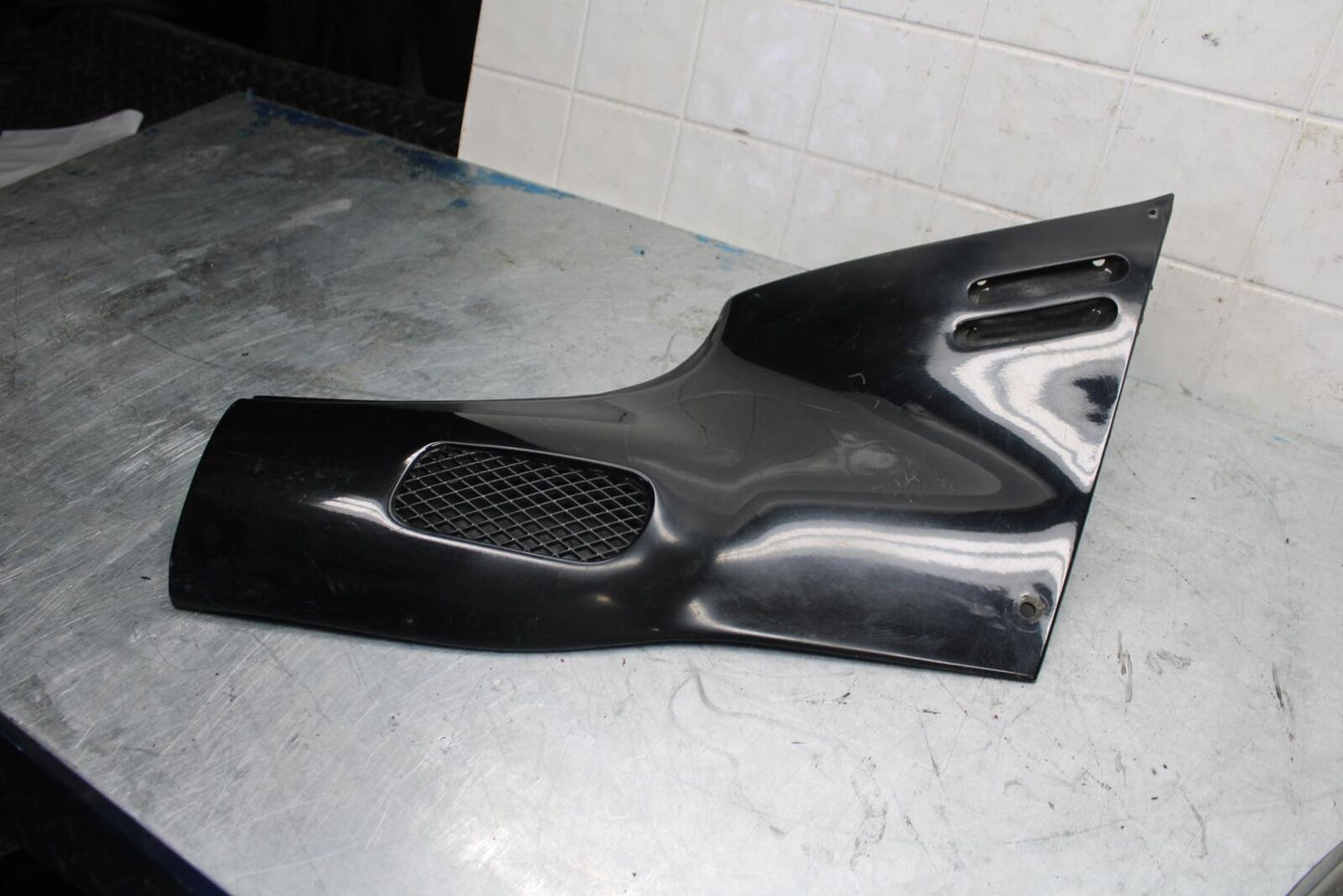87-96 HONDA CBR1000F RIGHT FRONT SIDE SEAT SADDLE PANEL TRIM COWL FAIRING BB420