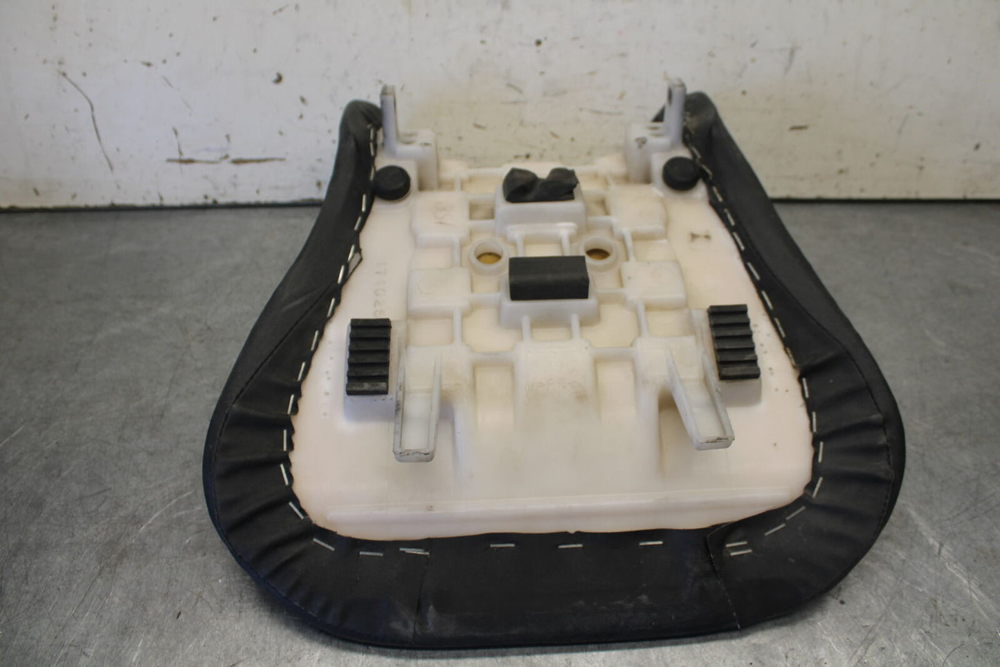 04 SUZUKI GSXR600 FRONT DRIVERS SEAT PAD SADDLE PILLION 45100-29G00-6BY BB676