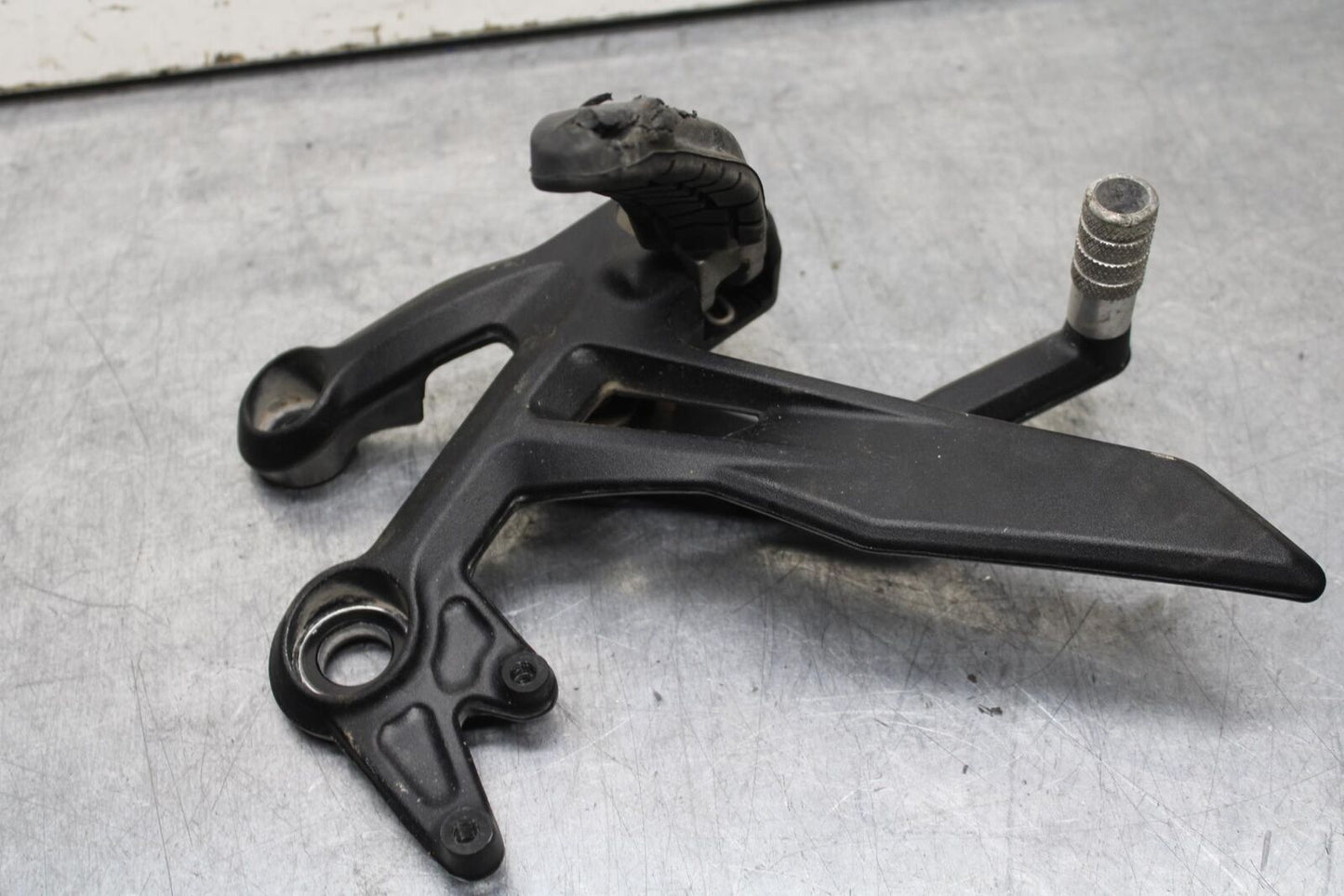 20-24 KTM 890 DUKE R RIGHT REARSET REAR SET DRIVER FOOT PEG REST STOP BB627