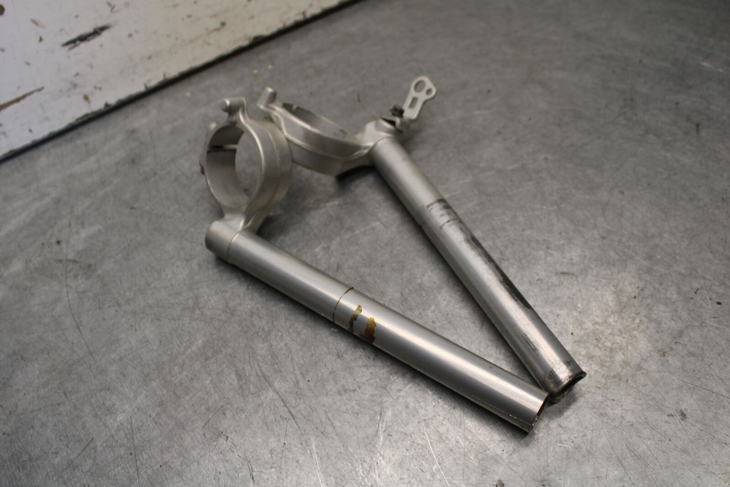 05-06 SUZUKI GSXR1000 LEFT RIGHT CLIP ON HANDLEBARS PAIR SET 56111-41G00 BB663