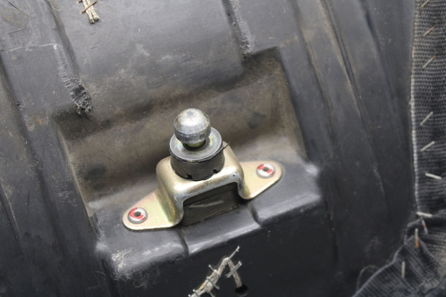 85-86 SUZUKI MADURA 1200 FRONT DRIVERS SEAT BB691