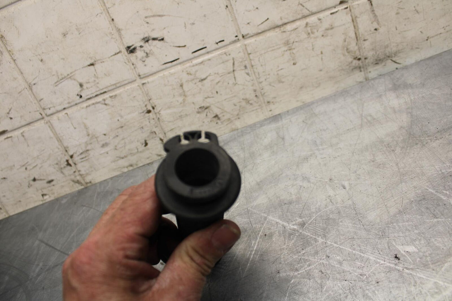 2010 Aprilia RSV1000R RIGHT THROTTLE GRIP BB513