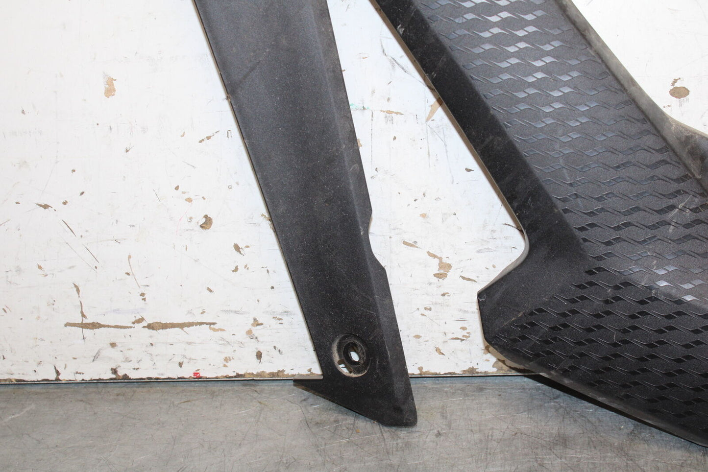 19-24 YAMAHA R3 LEFT FRONT SIDE SEAT SADDLE PANEL TRIM COWL FAIRING BB736
