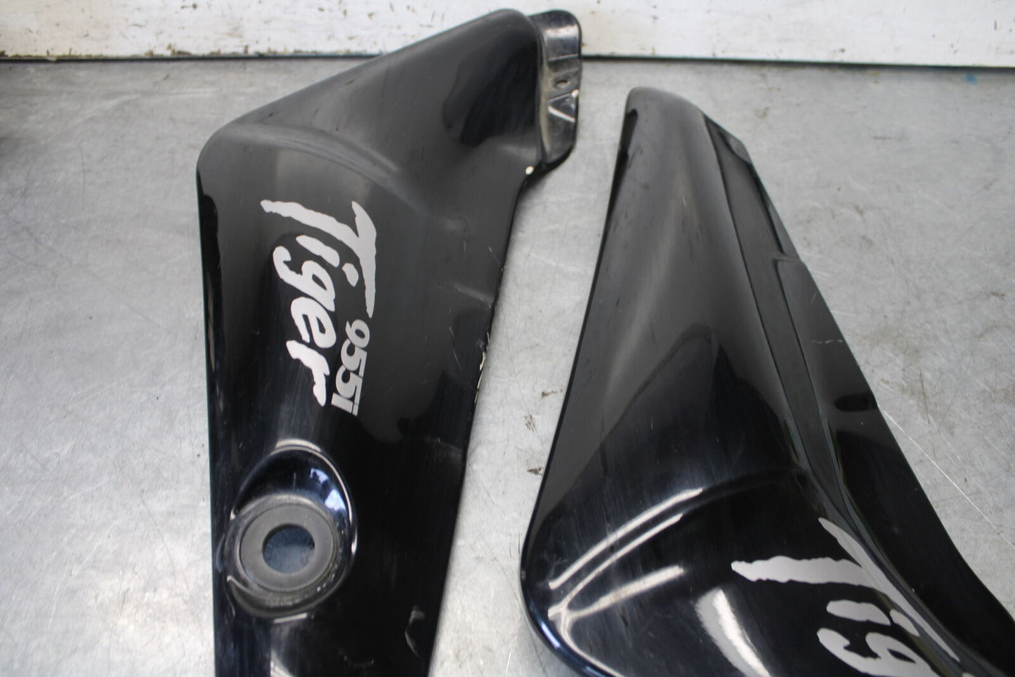 01-06 TRIUMPH TIGER 955I RIGHT LEFT FRONT SIDE SEAT PANELS TRIMS COWLS BB693