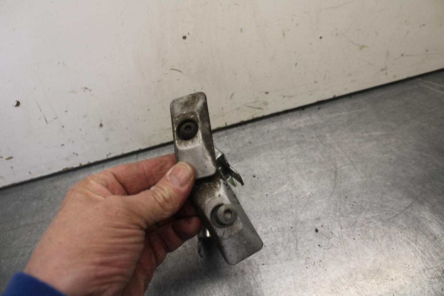 1995 Suzuki RF600R SWINGARM CHAIN TENSIONER ADJUSTMENT BRACKETS BB615