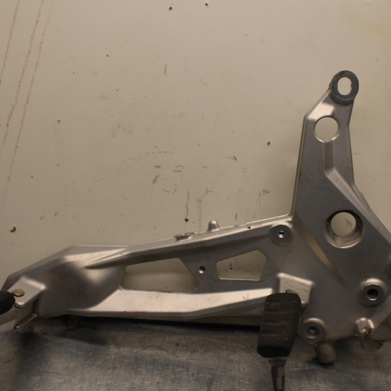 20-23 BMW F900R RIGHT REARSET REAR SET DRIVER FOOT PEG BRACKET BB603