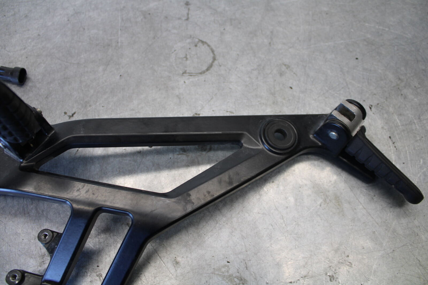 06-07 DUCATI MONSTER 695 RIGHT REARSET REAR SET DRIVER FOOT PEG REST STOP BB674