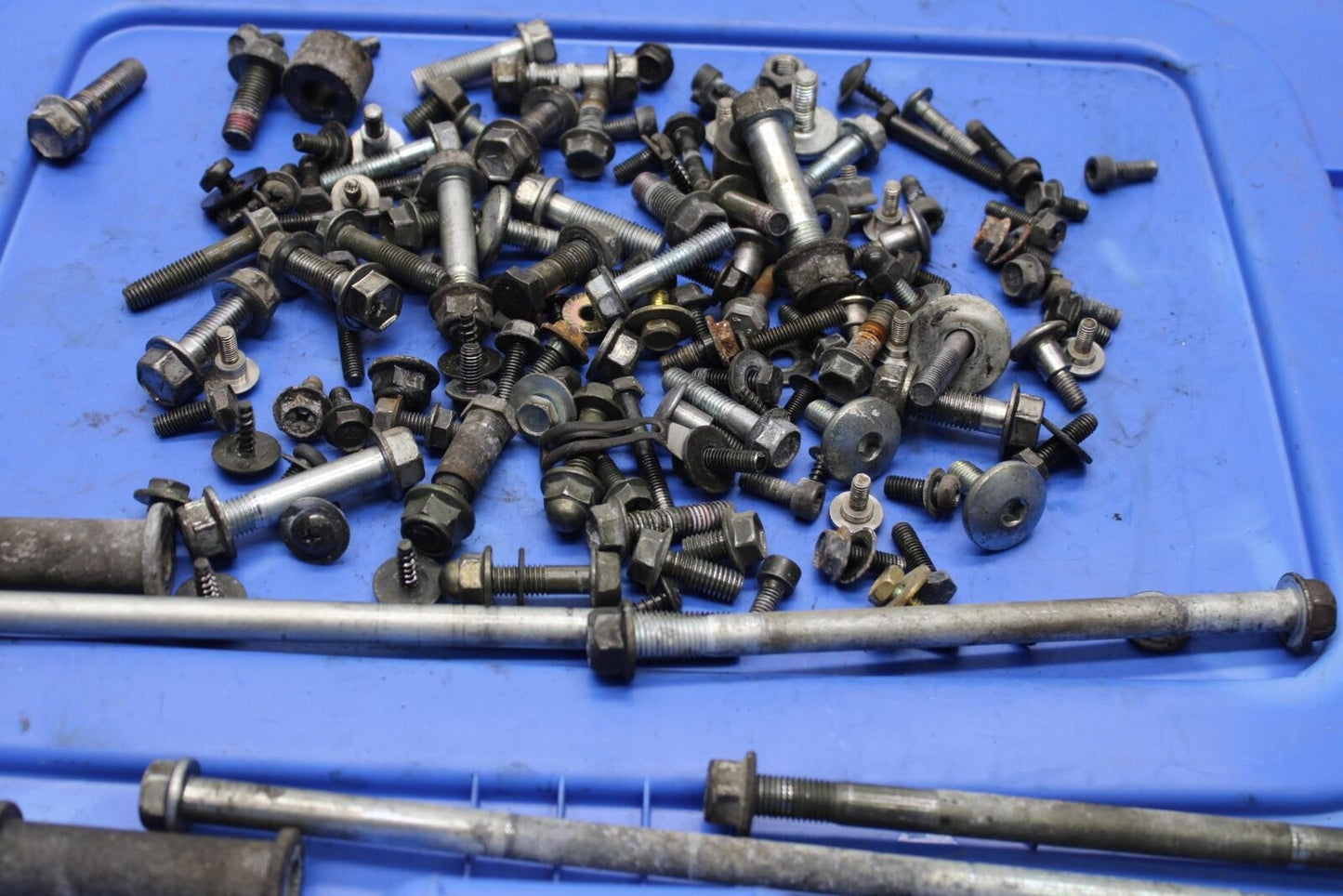 04-09 SUZUKI GS 500 FH GS500F LEFTOVER MOUNTING BOLTS HARDWARE MOTOR BB97