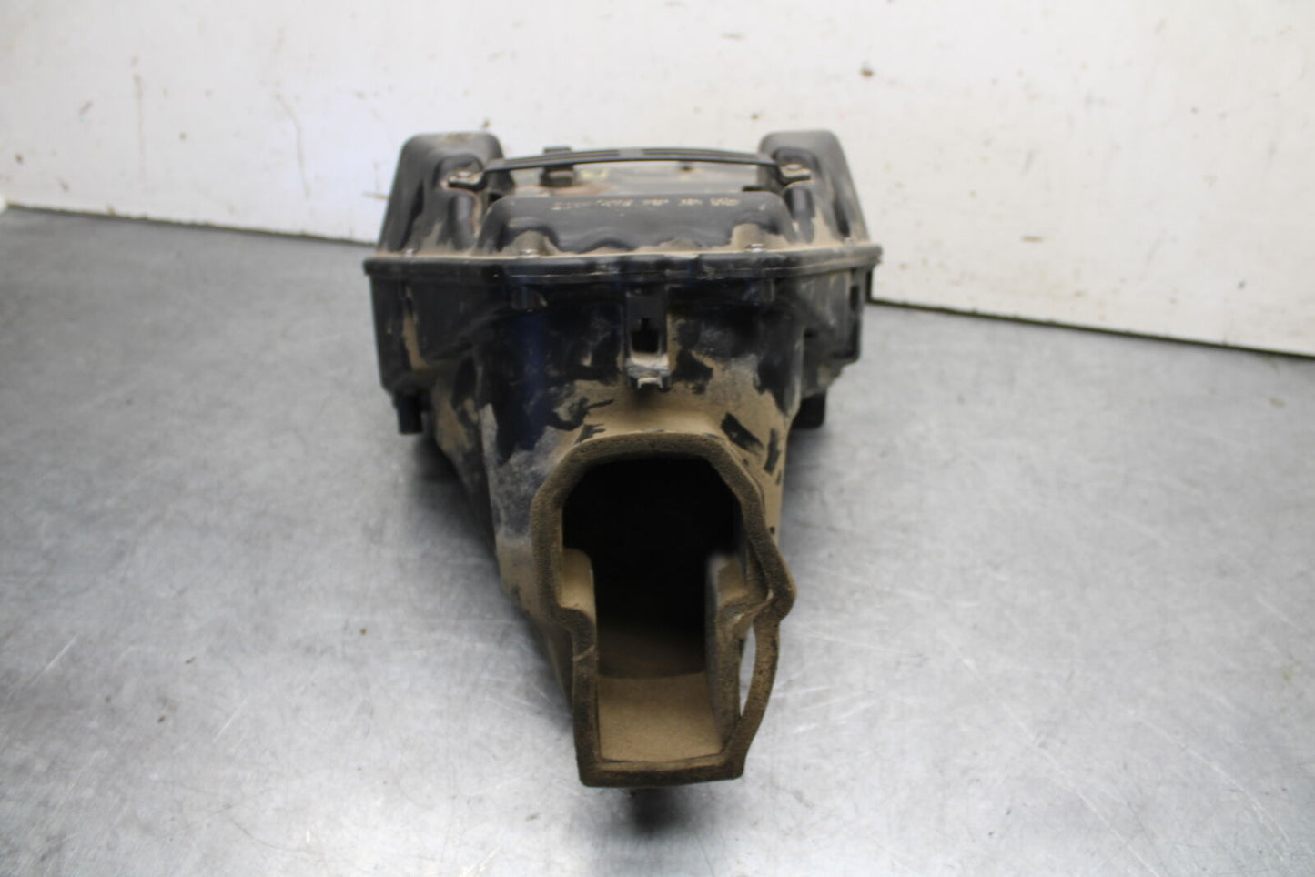 09-11 TRIUMPH DAYTONA 675 AIRBOX AIR INTAKE FILTER BOX BB652