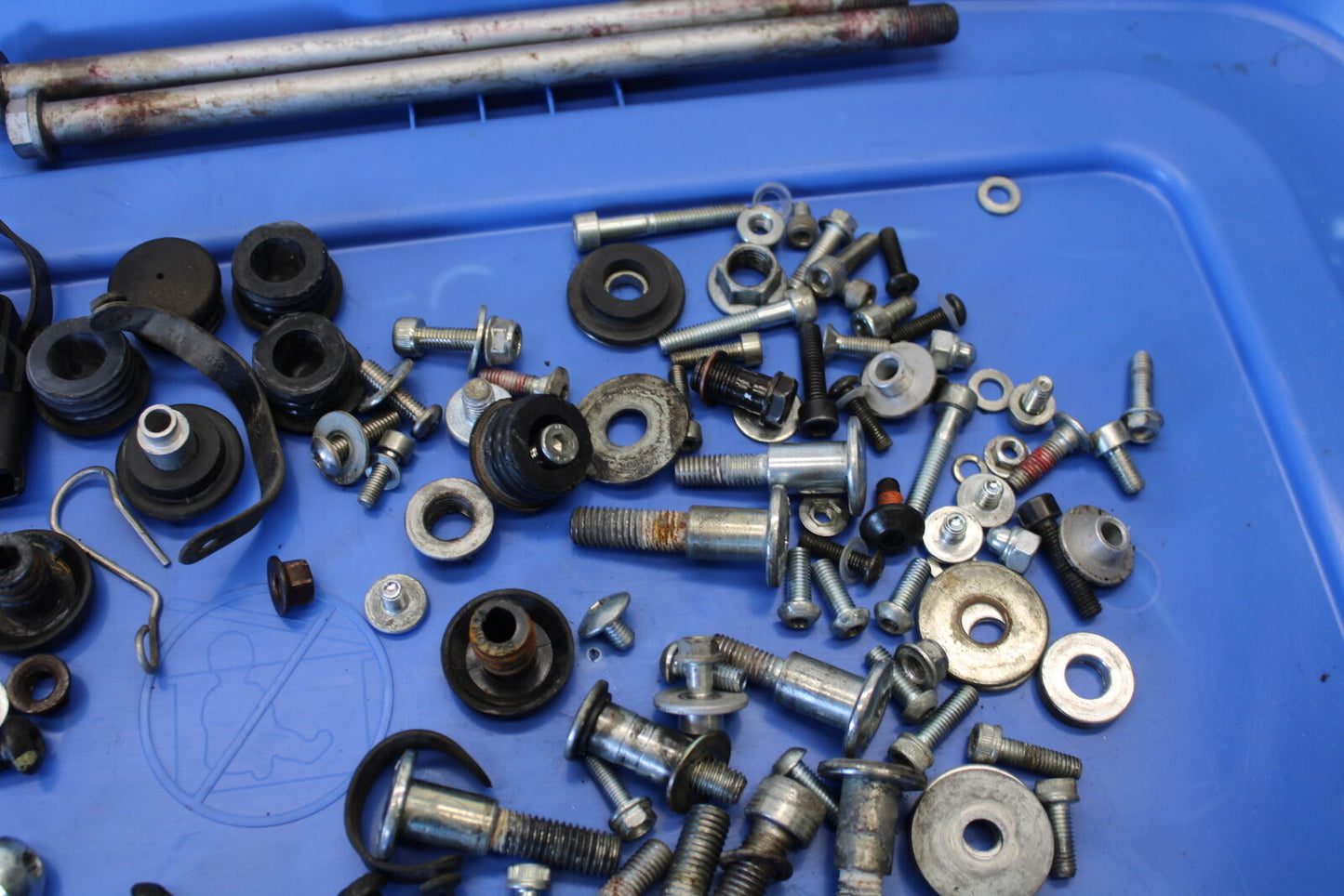 06-07 DUCATI MONSTER 695 MOUNTING BOLTS HARDWARE MOTOR SCREWS BB674