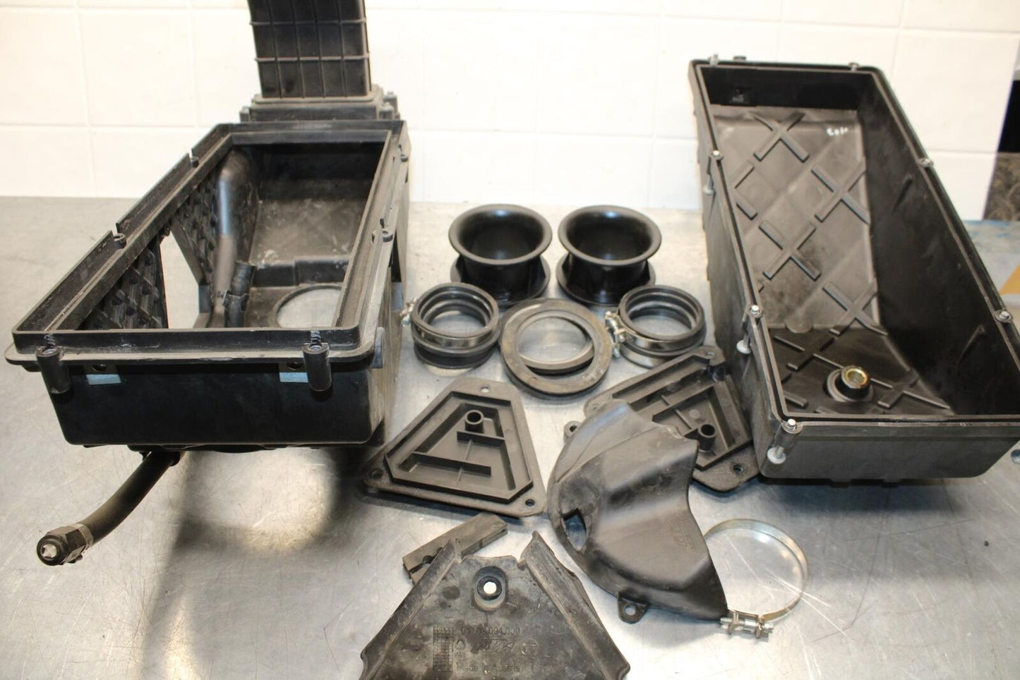 07-11 KTM 990 SUPER DUKE AIRBOX AIR INTAKE FILTER BOX BB578