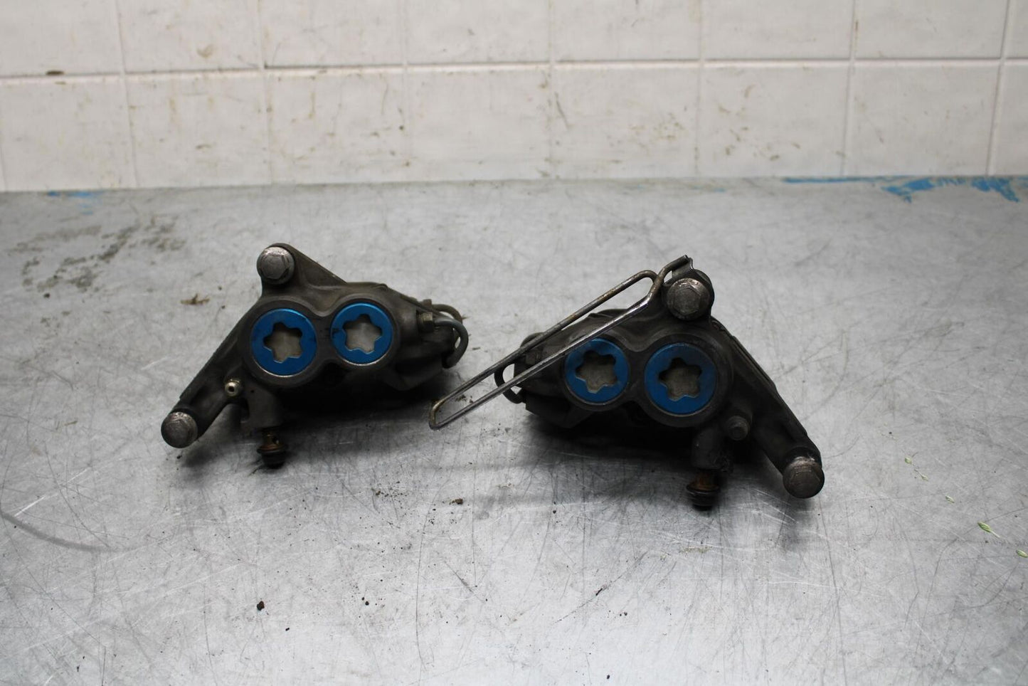 96-07 YAMAHA YZF600R RIGHTLEFT FRONT BRAKE CALIPER SET CALIPERS THUNDERCAT BB427