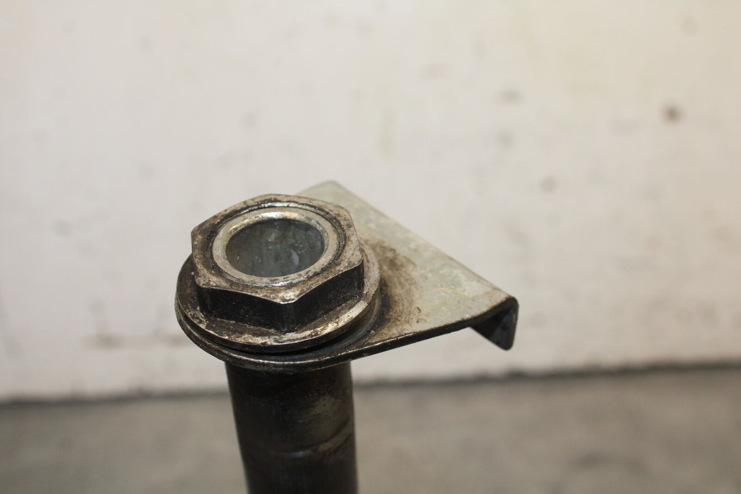 06-07 DUCATI MONSTER 695 REAR AXLE BACK WHEEL RIM PIVOT BOLT AXEL BB674