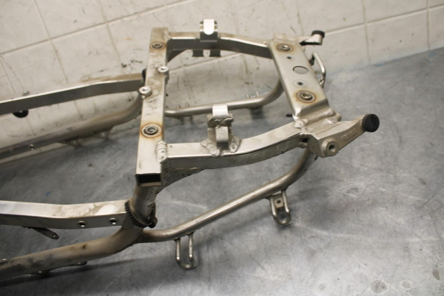 1998 Suzuki TL1000S REAR BACK TAIL SUBFRAME SUB FRAME BB508