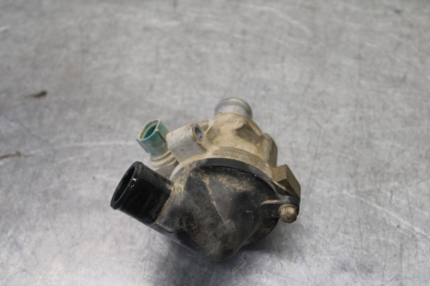 01-05 YAMAHA RAPTOR 660R THERMOSTAT HOUSING CASE BB695