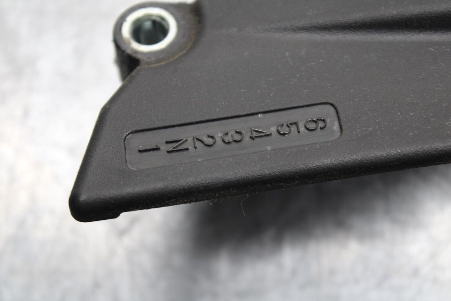20 SUZUKI GSXR 1000 ENGINE SPROCKET COVER BB597
