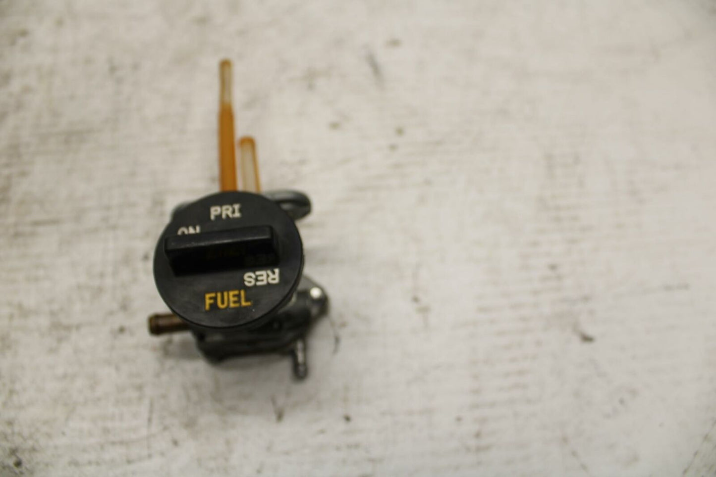 90-07 KAWASAKI ZZR 250 FUEL GAS TANK PETCOCK SHUT ON OFF VALVE BB298