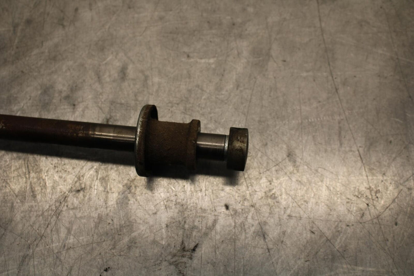75 SUZUKI GT 550 FRONT WHEEL RIM AXLE PIVOT BOLT BB67