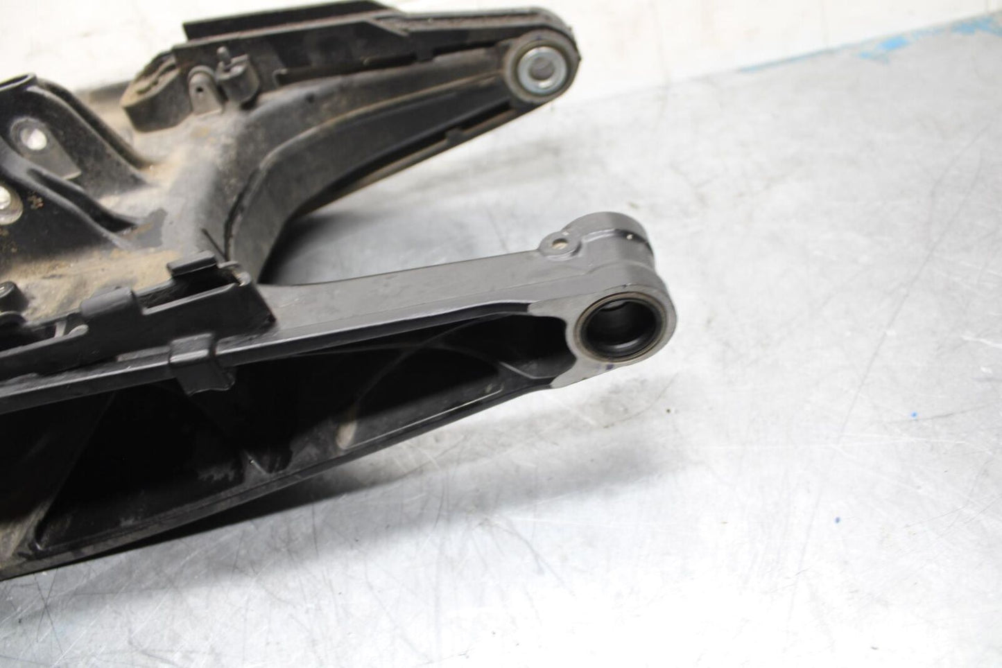 21 HUSQVARNA VITPILEN 401 REAR SWINGARM BACK SUSPENSION SWING ARM BB467