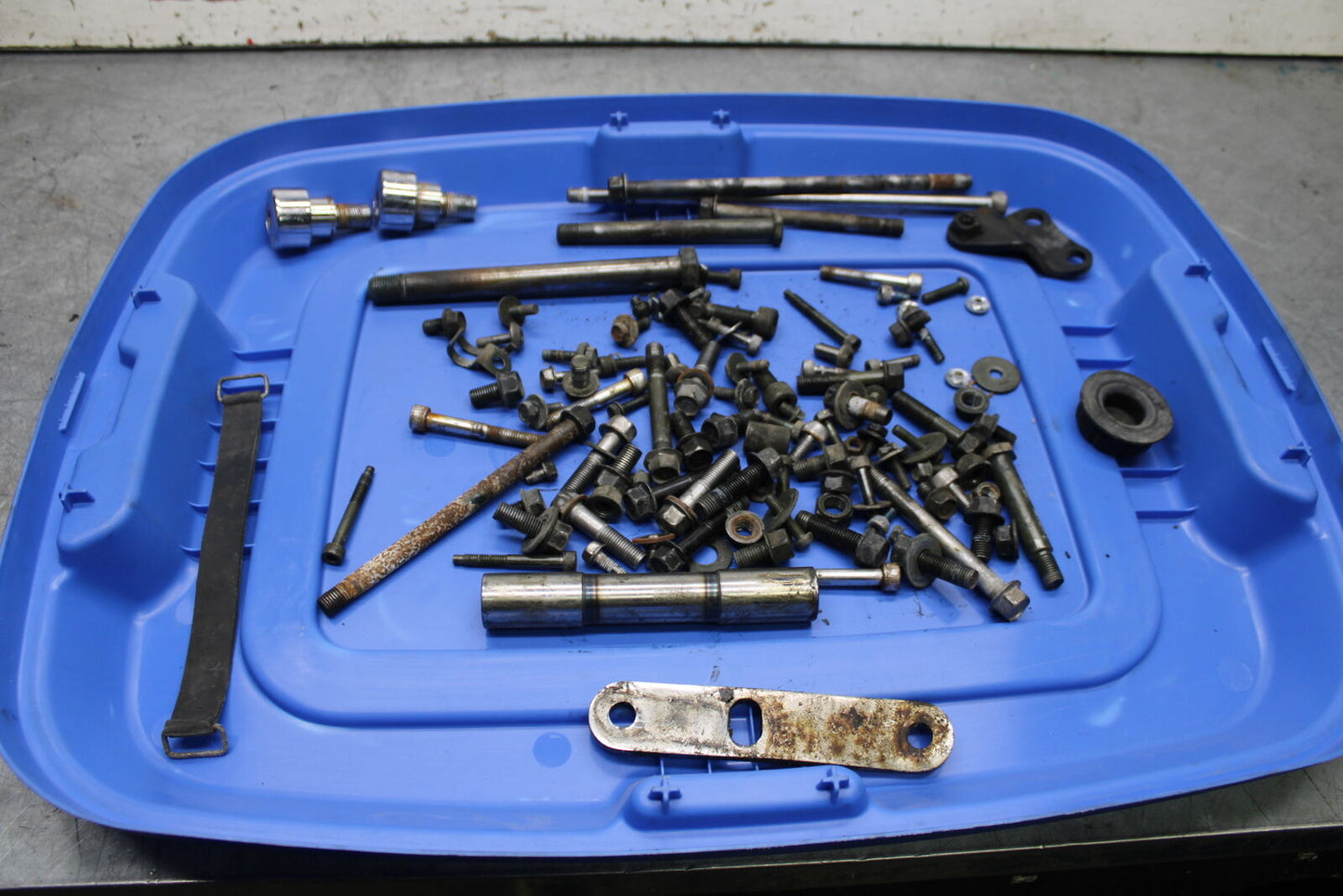99-00 YAMAHA V STAR 1100 MOUNTING BOLTS HARDWARE MOTOR SCREWS BB711