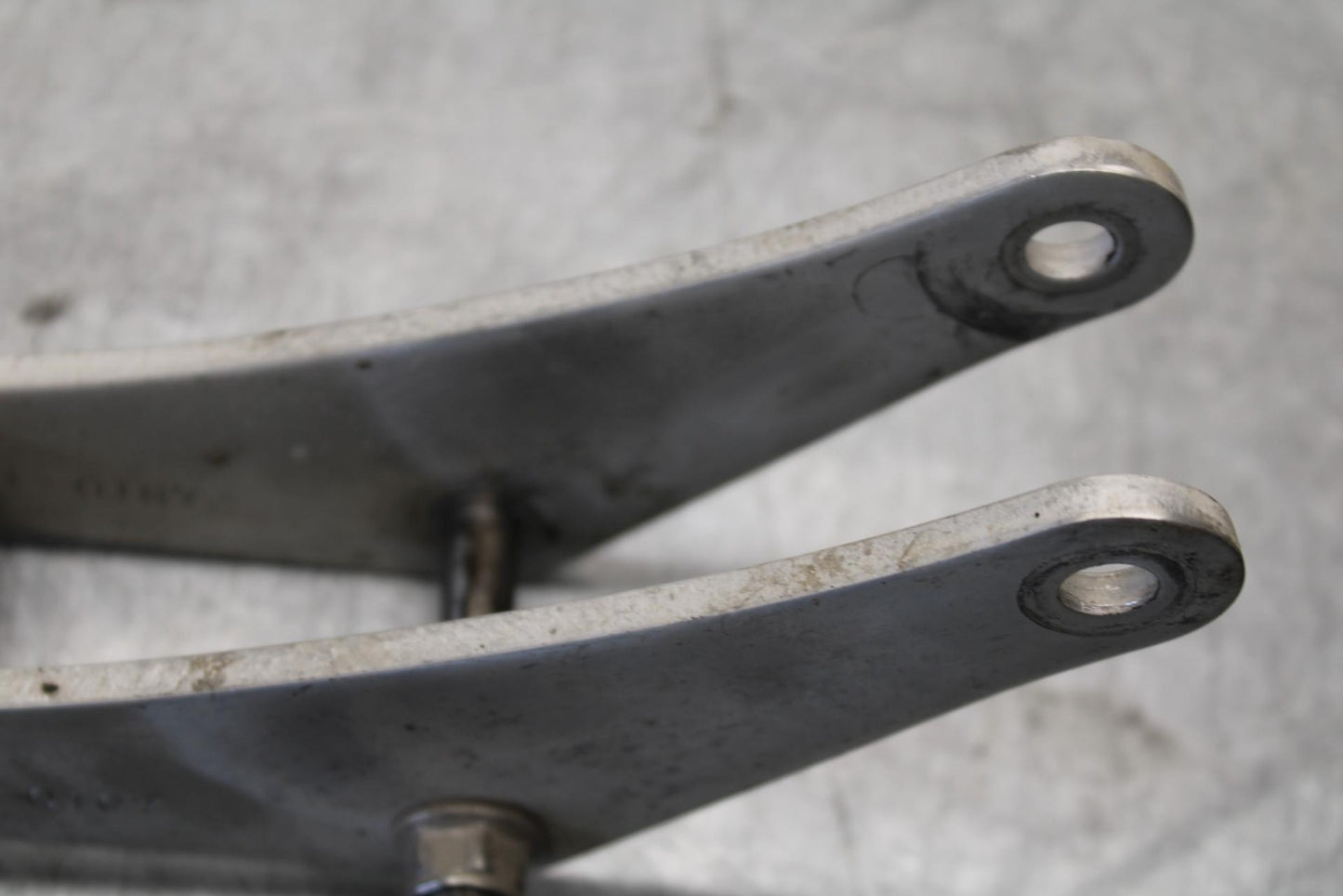 2011 Kawasaki Ninja ZX10R ZX1000K ABS REAR DOGBONE SHOCK LINKAGE LINK BB555