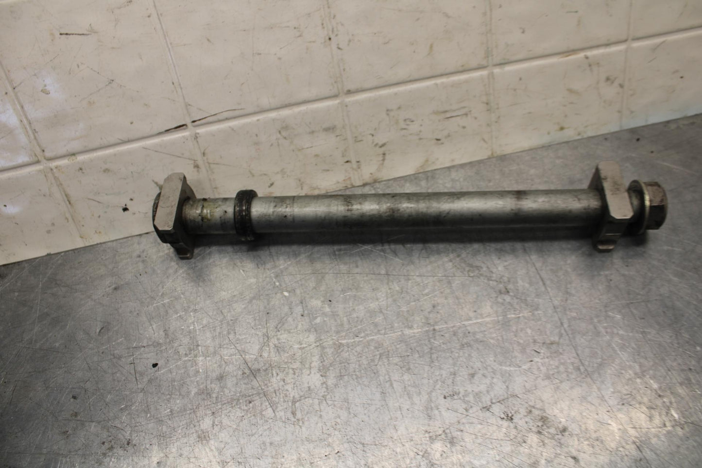 06-07 HONDA CBR1000RR REAR AXLE WHEEL RIM PIVOT BOLT AXEL 42301-MEL-000 BB75