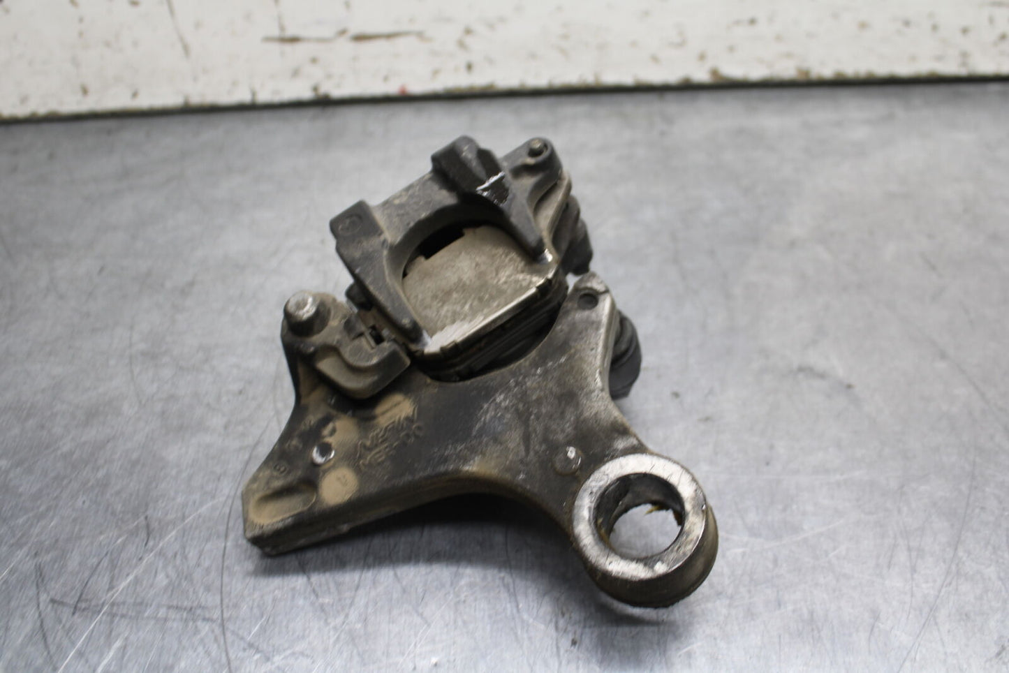 05-06 HONDA CBR600RR REAR BACK BRAKE CALIPER W MOUNT BRACKET BB739