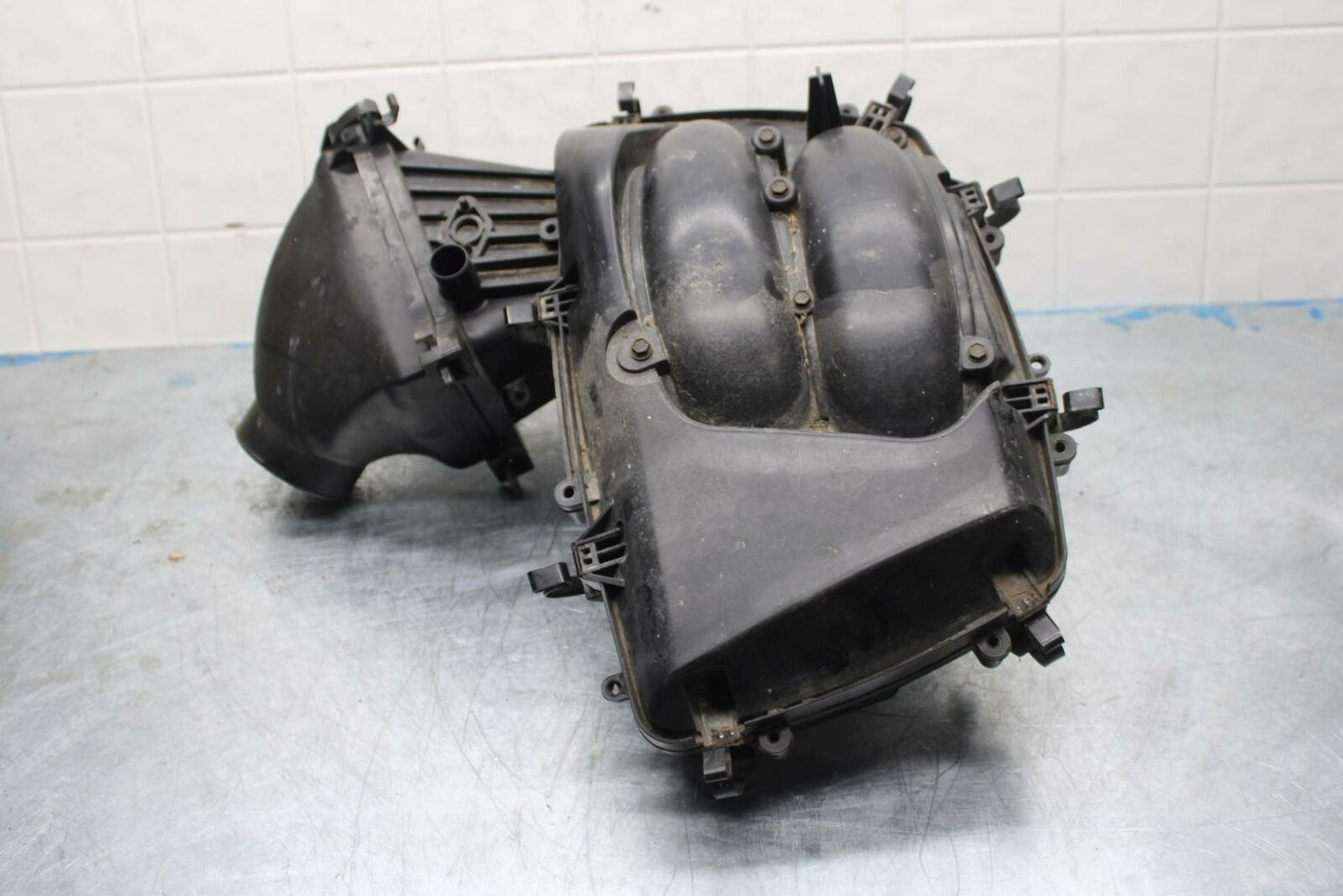 10-12 CAN AM SPYDER RT AIRBOX AIR INTAKE FILTER BOX BB415