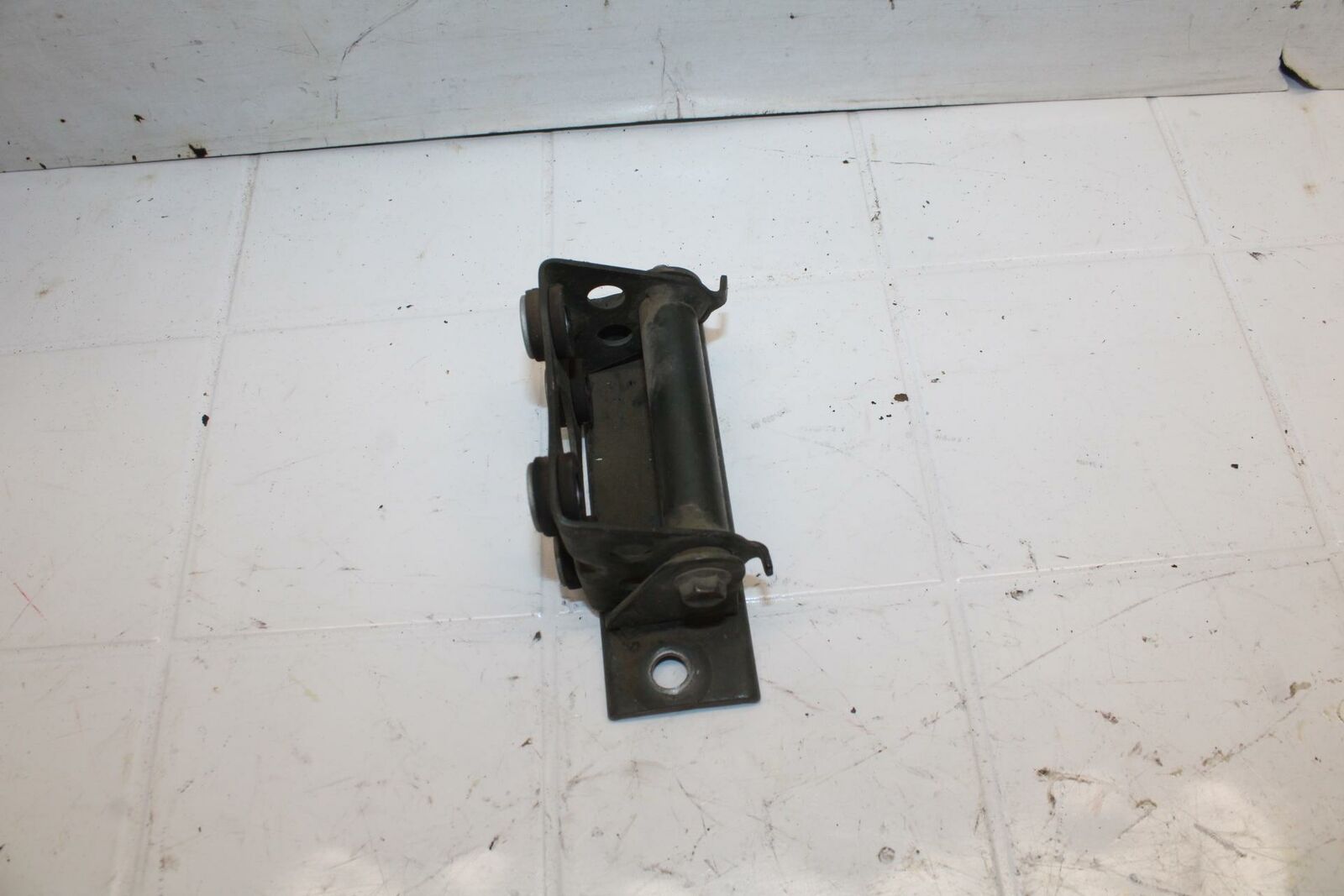 01-02 SUZUKI GSXR750 GAS TANK FUEL CELL PETROL RESERVOIR BRACKET MOUNT BB15