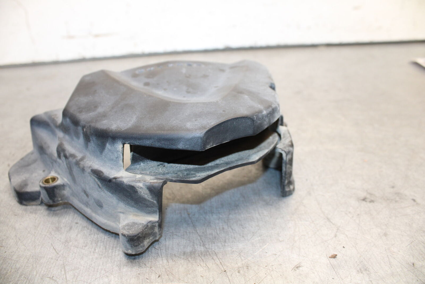 09-11 TRIUMPH DAYTONA 675 ENGINE SPROCKET COVER BB652
