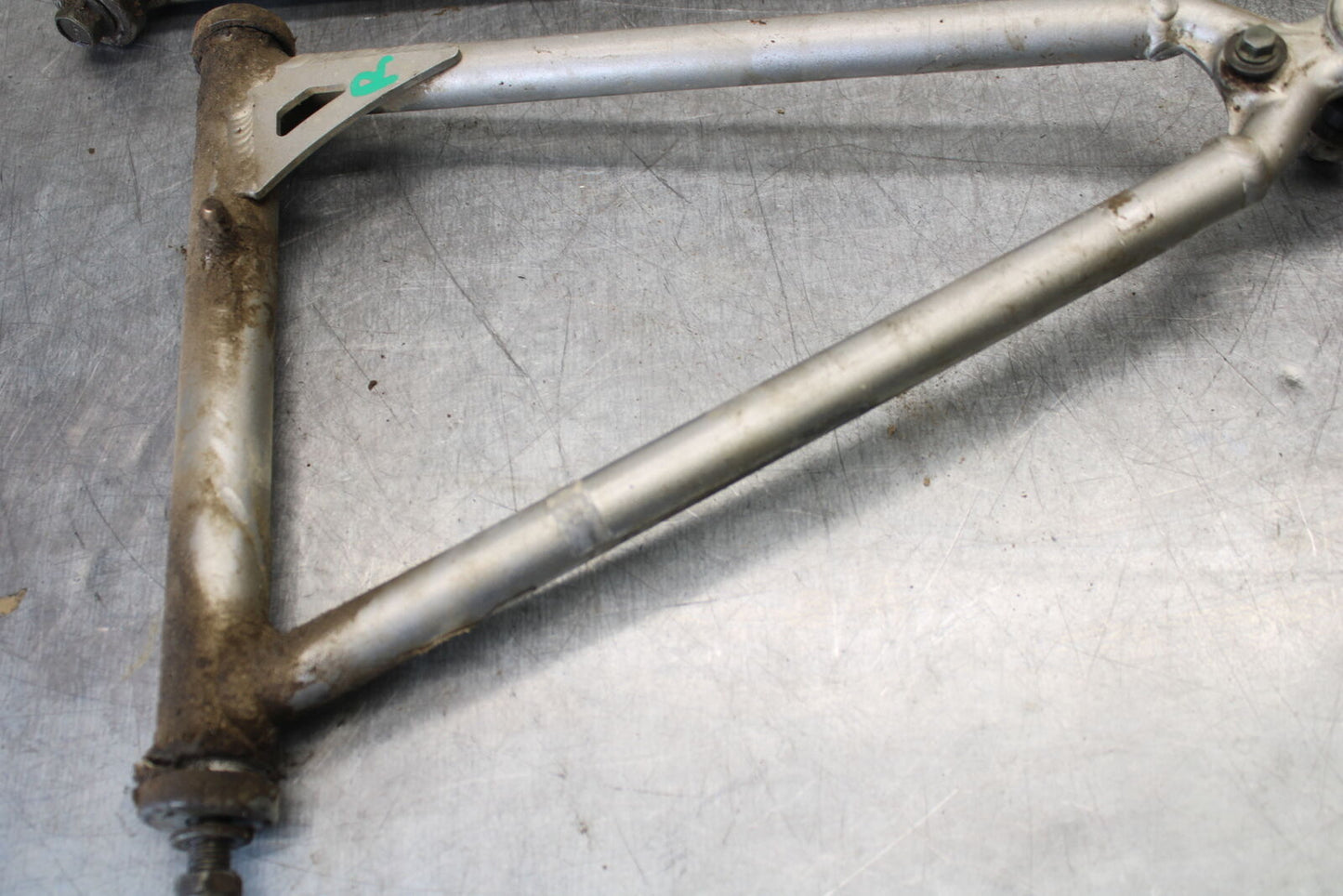 01-05 YAMAHA RAPTOR 660R FRONT LOWER UPPER RIGHT CONTROL A ARMS BB695