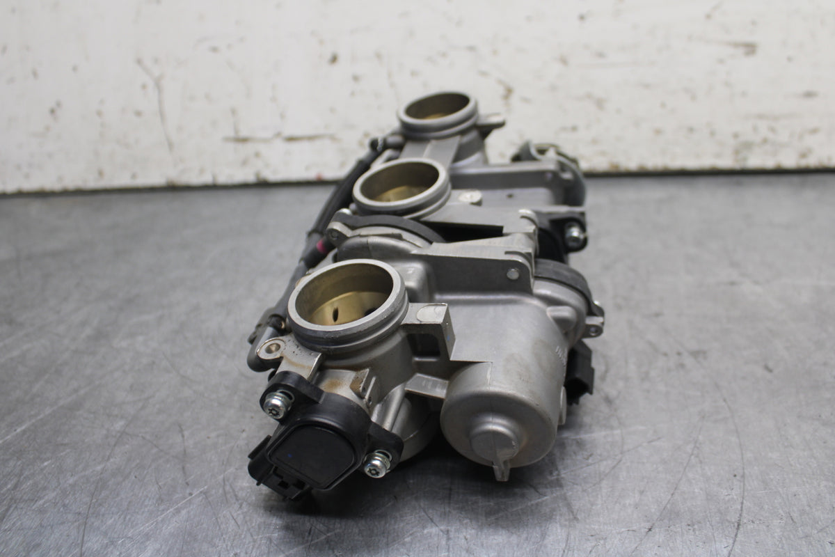 14-17 YAMAHA FZ09 MAIN FUEL INJECTORS / THROTTLE BODIES BB111
