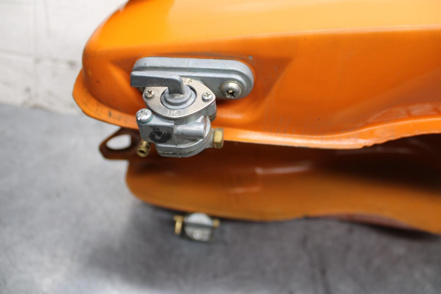 1977 Yamaha XS750 GAS TANK FUEL PETROL RESERVOIR BB554