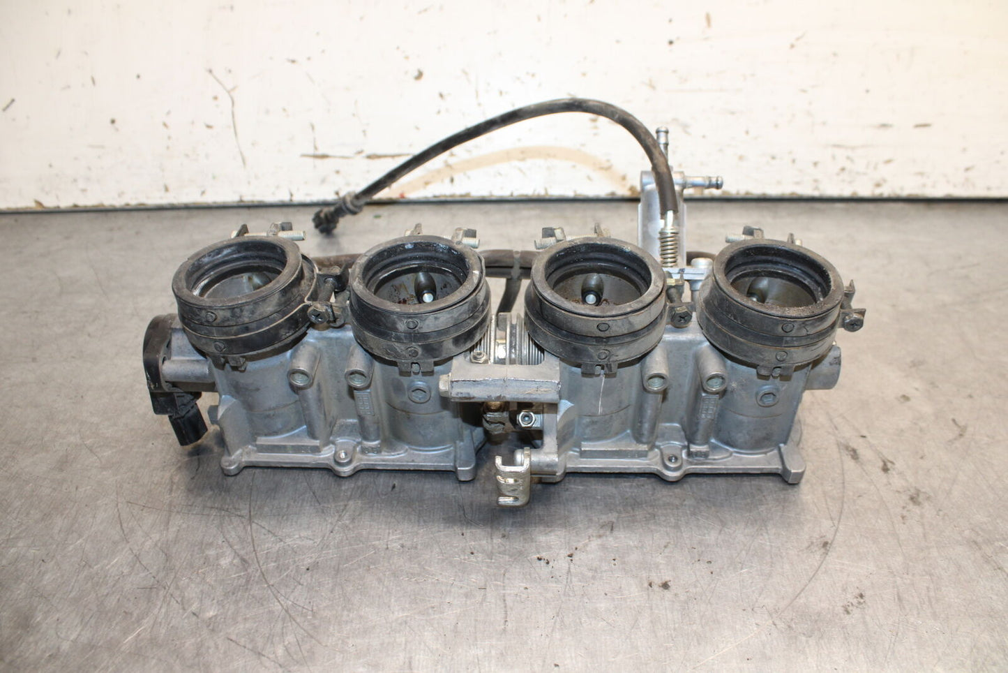 05-06 HONDA CBR600RR MAIN FUEL INJECTORS / THROTTLE BODIES BB739