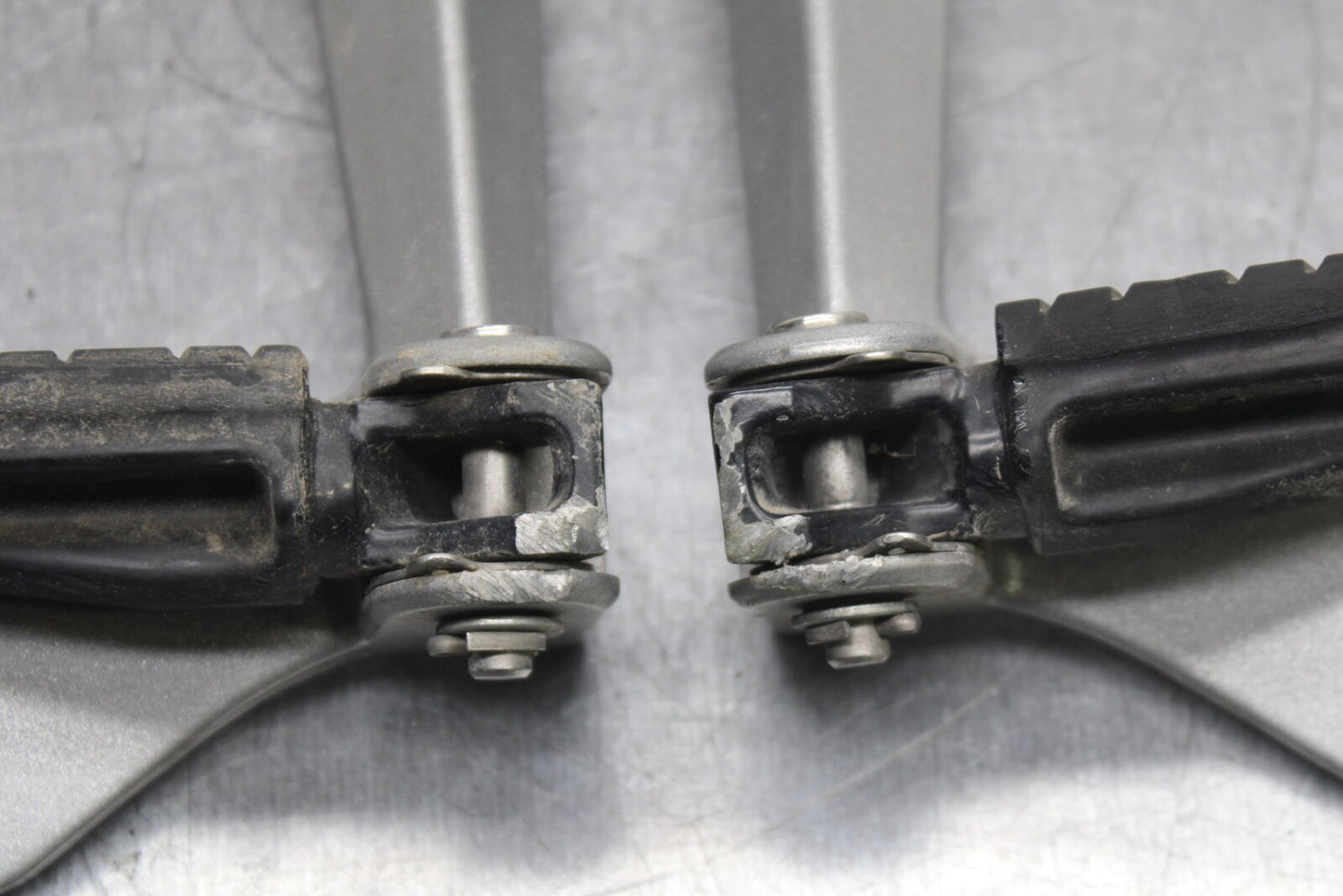 13-16 KTM 390 DUKE REAR BACK PASSENGER PEG SET PAIR BB748