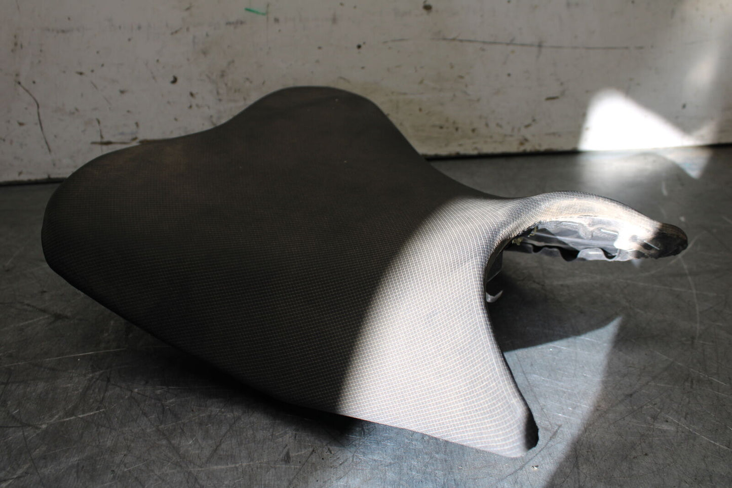 19-22 KAWASAKI Z400 FRONT DRIVERS SEAT PAD SADDLE PILLION BB708