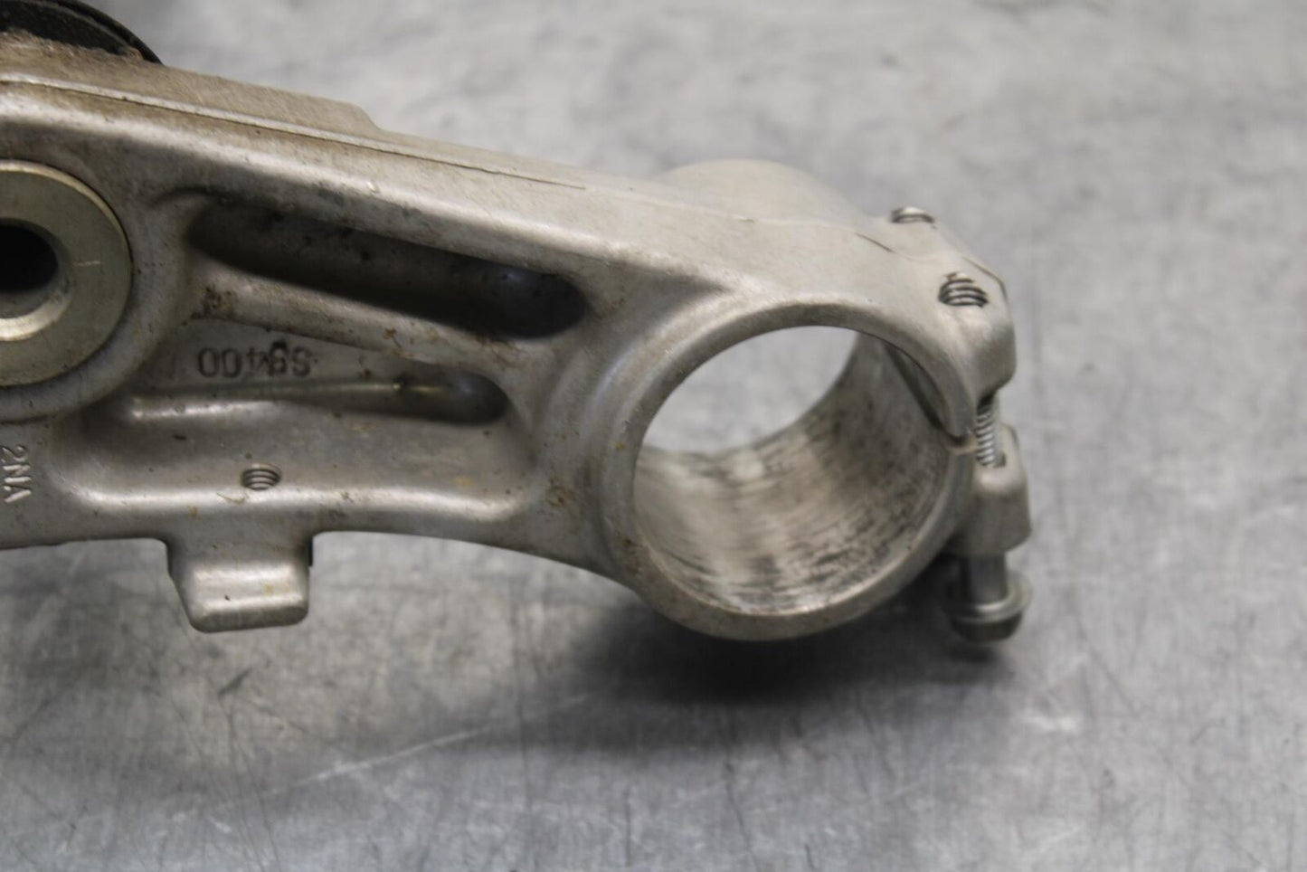 01-03 SUZUKI GSXR600 FRONT FORKS CLAMP LOWER TRIPLE TREE STEM 51410-39F00 BB633