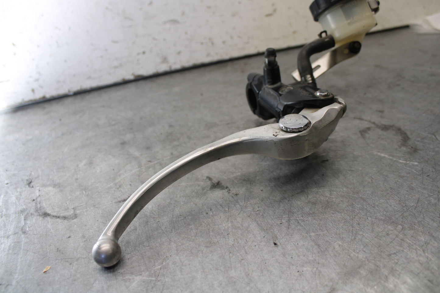 07-08 TRIUMPH DAYTONA 675 FRONT BRAKE MASTER CYLINDER w/ LEVER T2025700 BB685