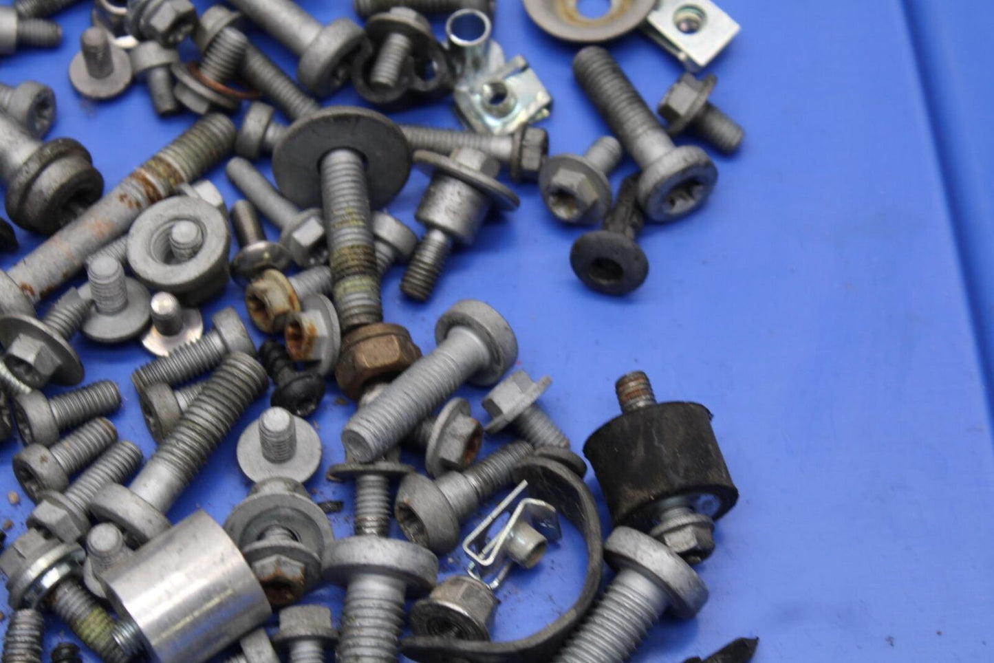 16-18 KTM 690 DUKE MISCELLANEOUS MOUNTING BOLTS HARDWARE MOTOR SCREWS BB631