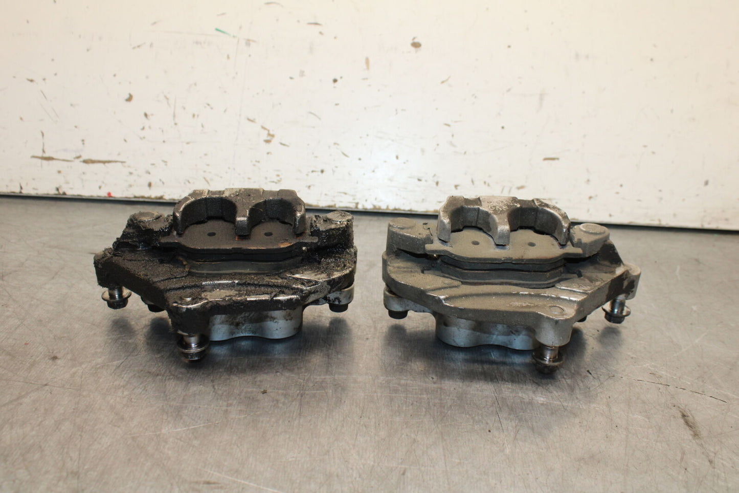 99-00 YAMAHA V STAR 1100 RIGHT LEFT FRONT BRAKE CALIPER SET PAIR CALIPERS BB711