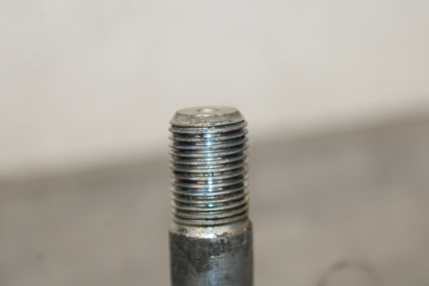 03 SUZUKI SV650S FRONT WHEEL RIM AXLE PIVOT BOLT BB130